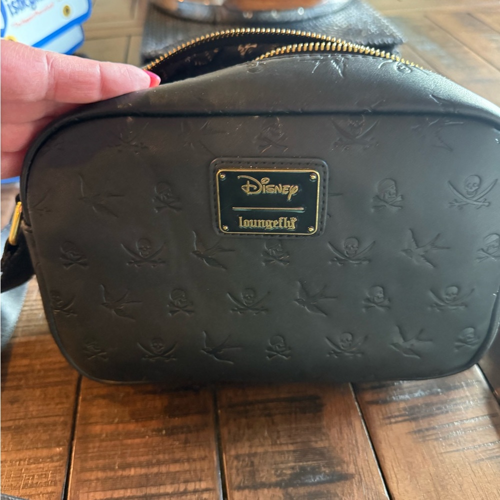 Loungefly Pirates of the Caribbean Crossbody - Picture 2 of 6